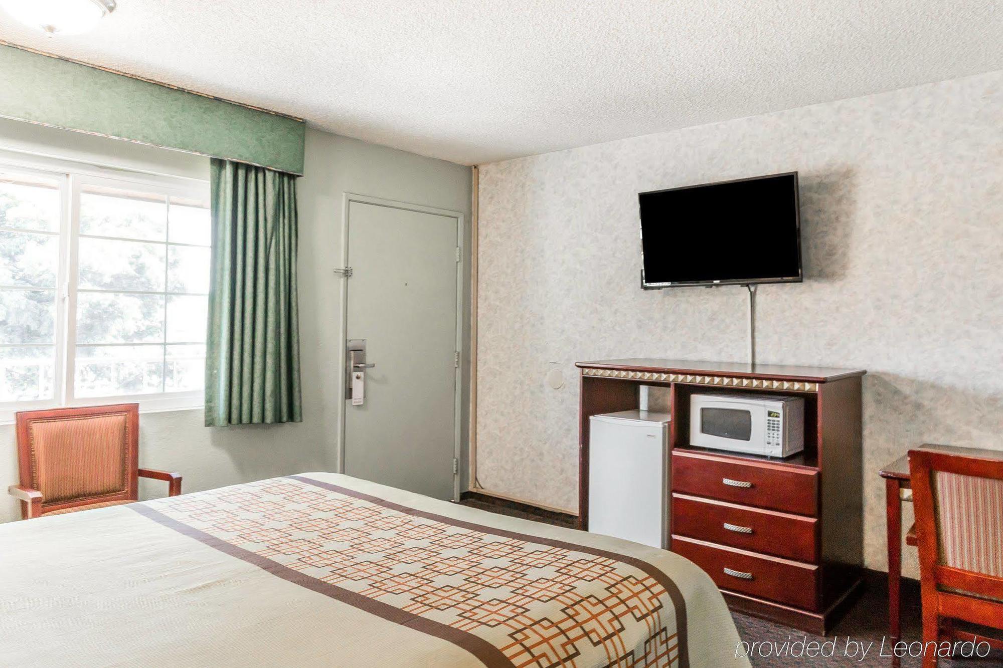 Rodeway Inn Escondido Downtown Exterior foto